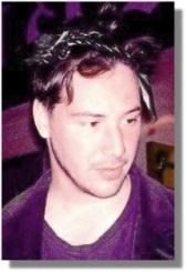 Keanu pays homage to Cyndi Lauper