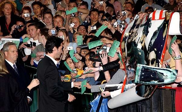 Keanu in Sydney with adoring fans - pic from Club Keanu